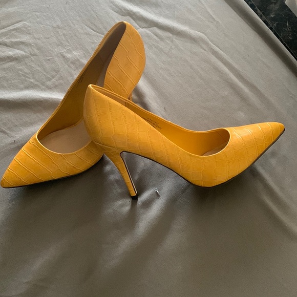 yellow heels size 11